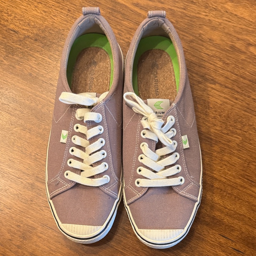 Cariuma Women's Gray Canvas Sneakers